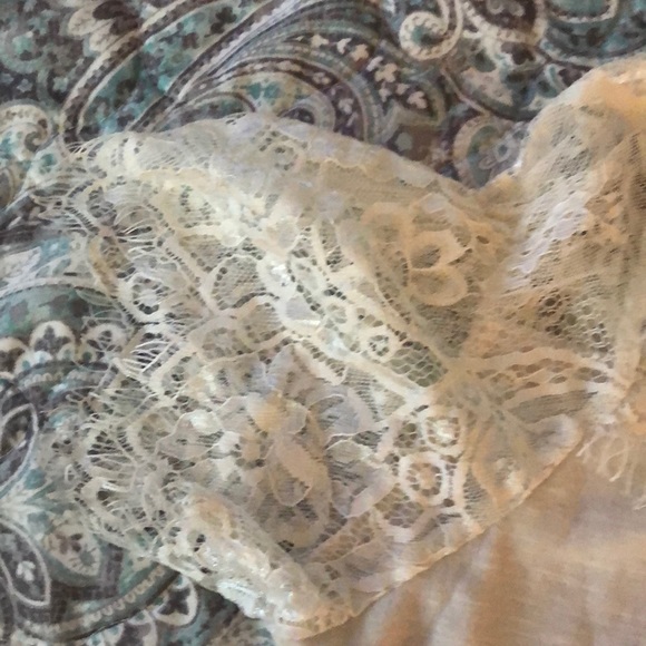 White top - Picture 2 of 3